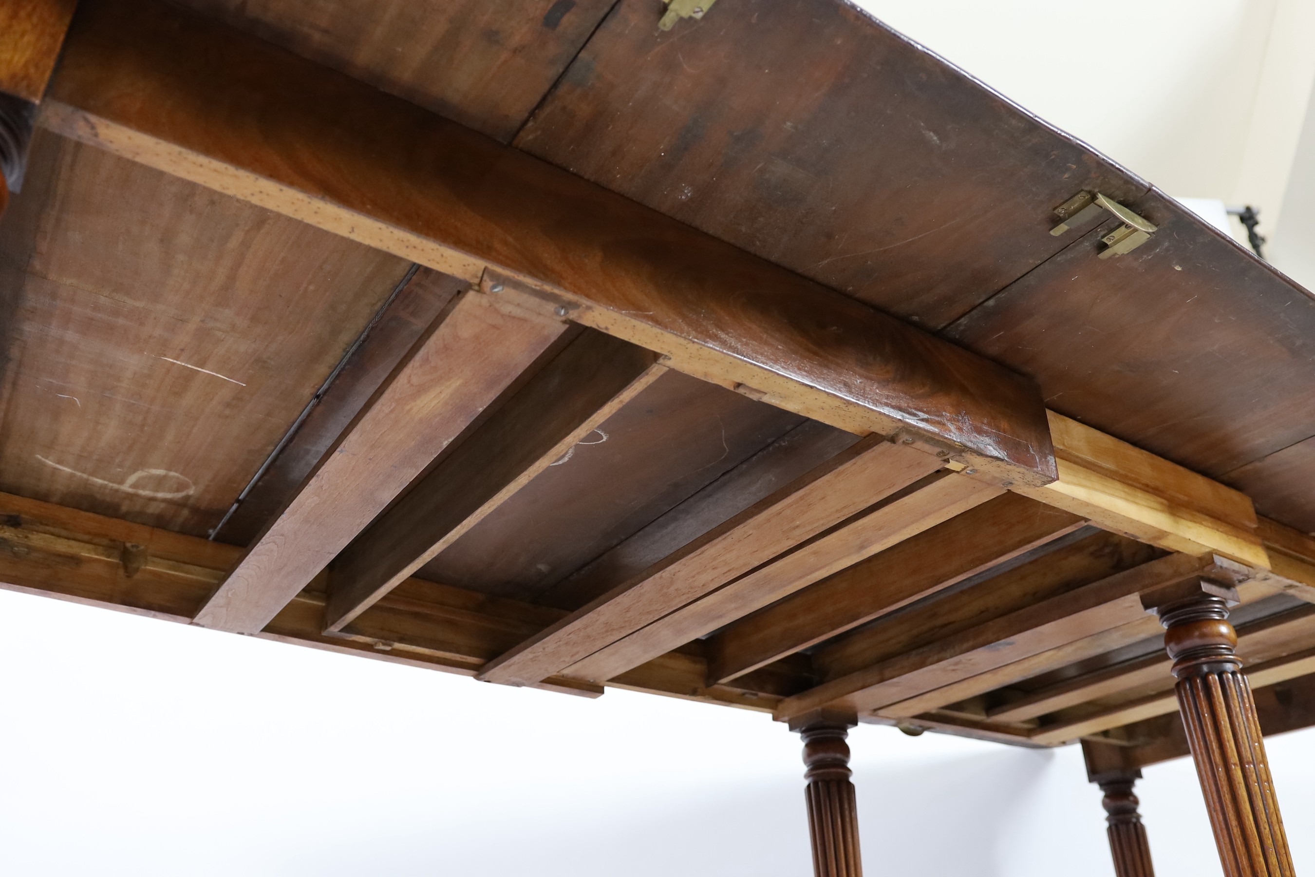 A Regency mahogany extending dining table, extends to 306cm x 135cm H.72cm